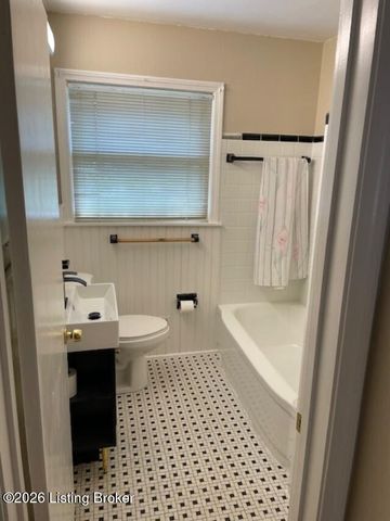 3736 Glenmeade Rd, Louisville, KY 40218