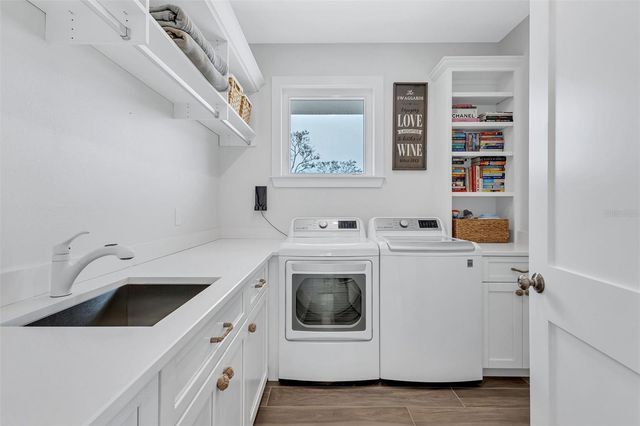 4881 OXFORD DRIVE, Siesta Key, FL 34242