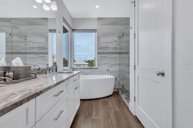 4881 OXFORD DRIVE, Siesta Key, FL 34242