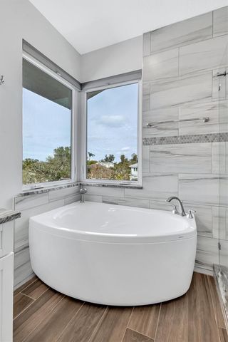 4881 OXFORD DRIVE, Siesta Key, FL 34242