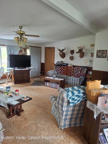 9 J & J Road, Kerhonkson, NY 12446