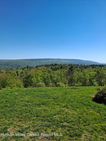 9 J & J Road, Kerhonkson, NY 12446