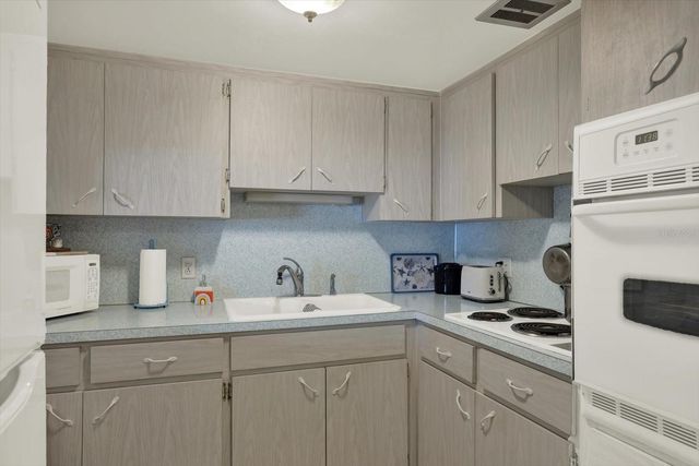 2458 COLUMBIA DRIVE 24, Clearwater, FL 33763