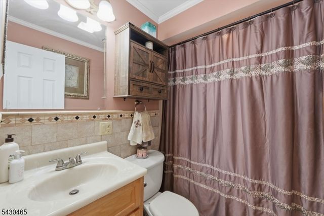 1 Highview Ave, Totowa Boro, NJ 07512