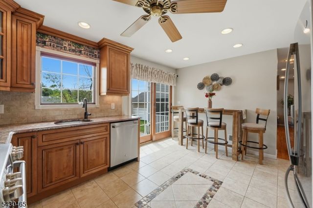 1 Highview Ave, Totowa Boro, NJ 07512