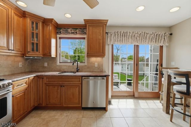 1 Highview Ave, Totowa Boro, NJ 07512