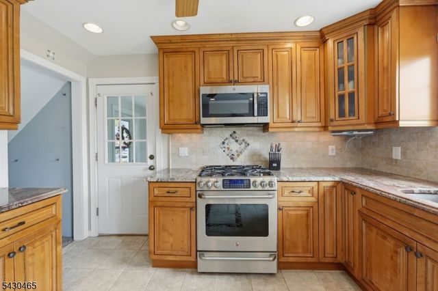 1 Highview Ave, Totowa Boro, NJ 07512
