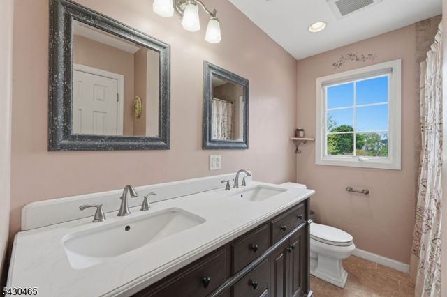 1 Highview Ave, Totowa Boro, NJ 07512