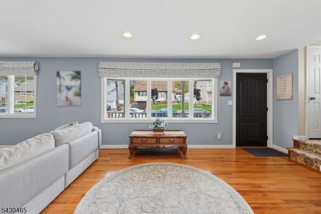1 Highview Ave, Totowa Boro, NJ 07512