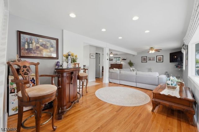 1 Highview Ave, Totowa Boro, NJ 07512