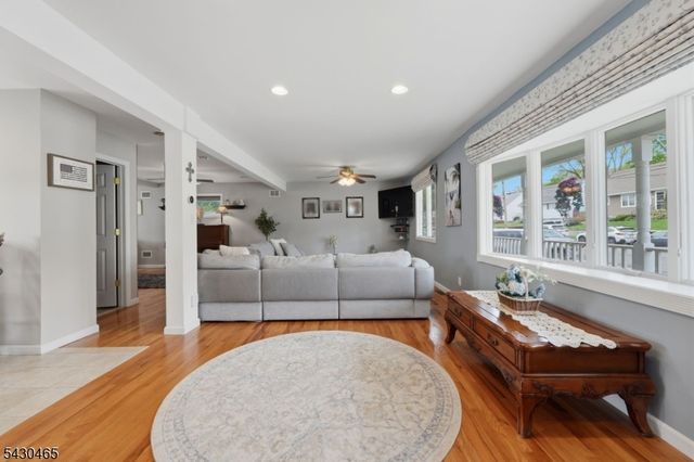 1 Highview Ave, Totowa Boro, NJ 07512
