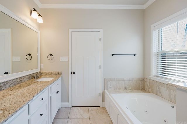 3236 Dapple Gray Road, Benton, AR 72015