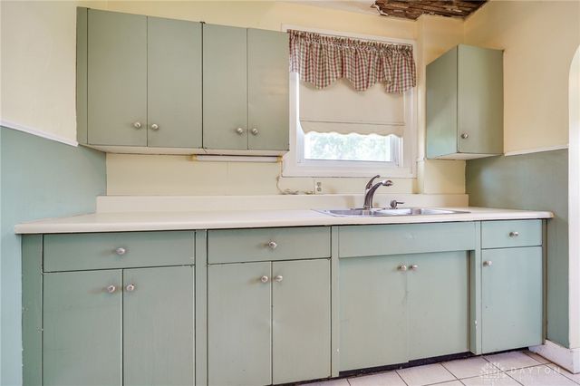 2702 Maplewood Avenue, Springfield, OH 45505