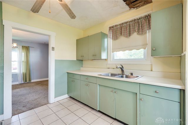 2702 Maplewood Avenue, Springfield, OH 45505