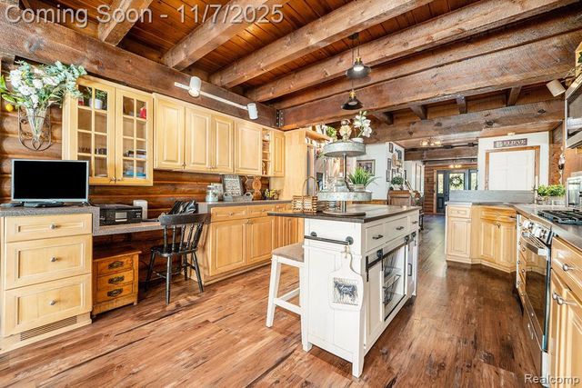 1366 S Baldwin Road, Lake Orion, MI 48360