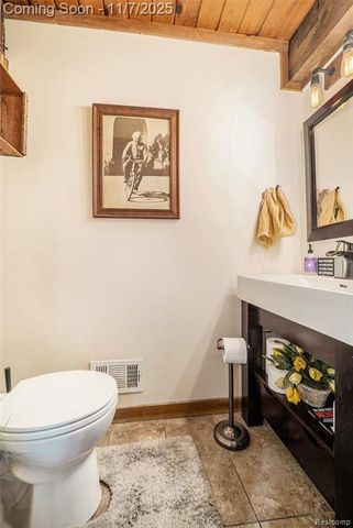 1366 S Baldwin Road, Lake Orion, MI 48360