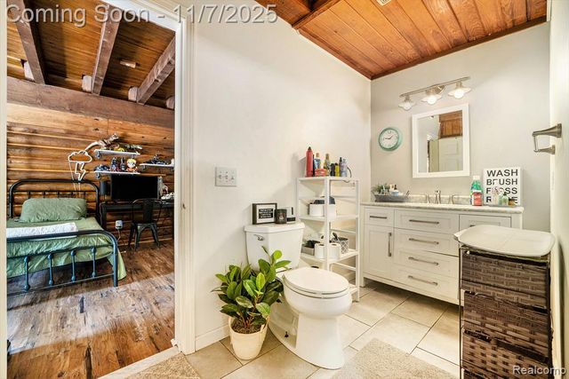 1366 S Baldwin Road, Lake Orion, MI 48360