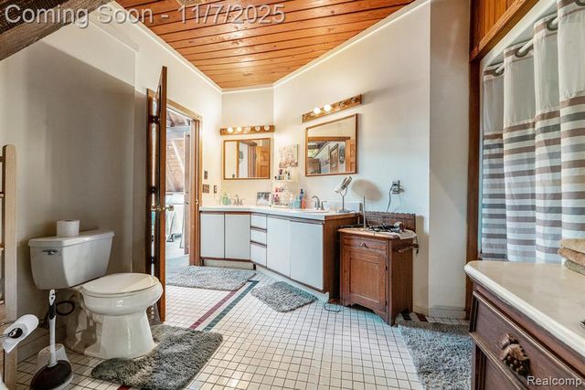 1366 S Baldwin Road, Lake Orion, MI 48360