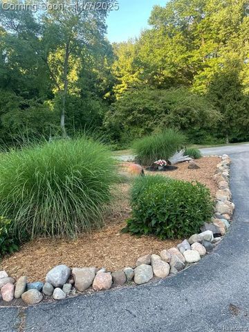 1366 S Baldwin Road, Lake Orion, MI 48360