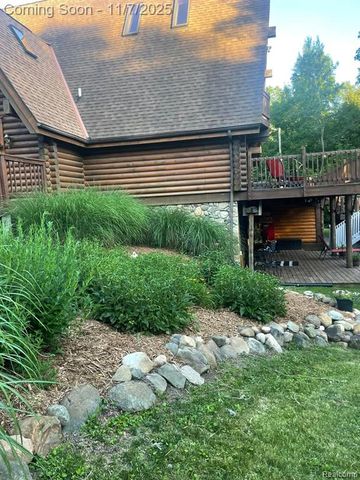 1366 S Baldwin Road, Lake Orion, MI 48360