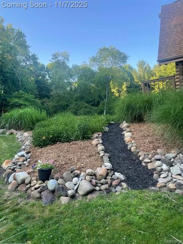 1366 S Baldwin Road, Lake Orion, MI 48360