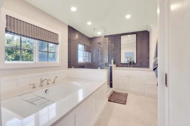 972 Skylark Drive, La Jolla, CA 92037