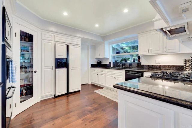 972 Skylark Drive, La Jolla, CA 92037