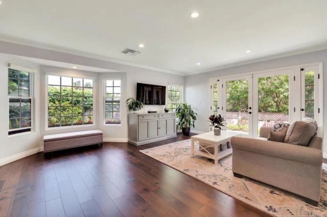972 Skylark Drive, La Jolla, CA 92037