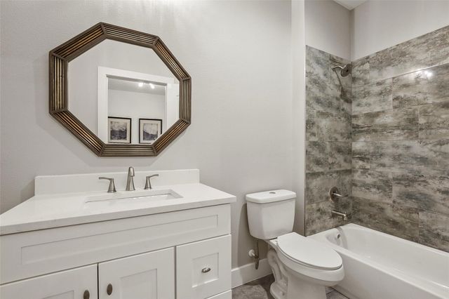 933 W 8th Street, Dallas, TX 75208