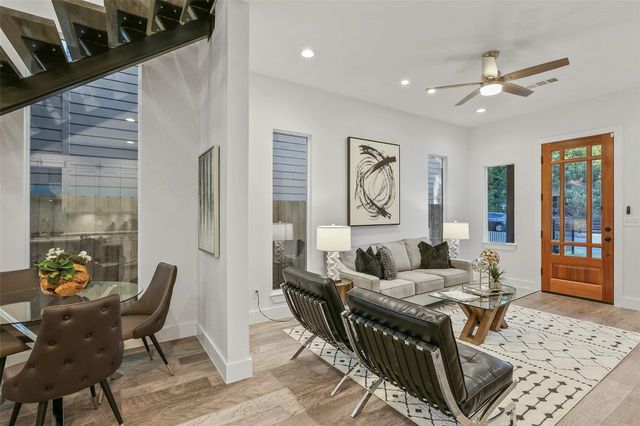 933 W 8th Street, Dallas, TX 75208