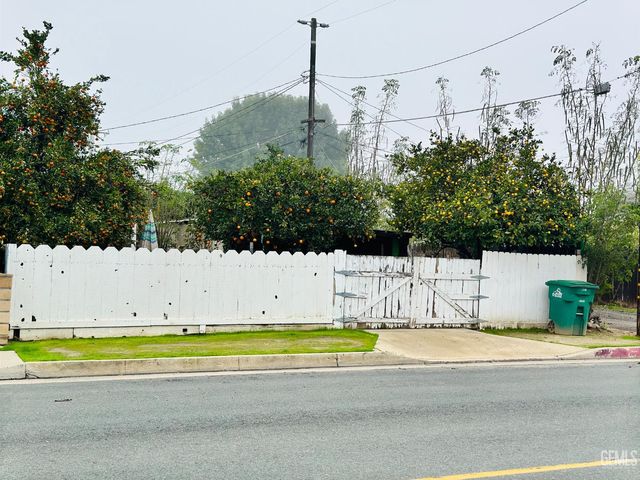 216 20th Avenue, Delano, CA 93215