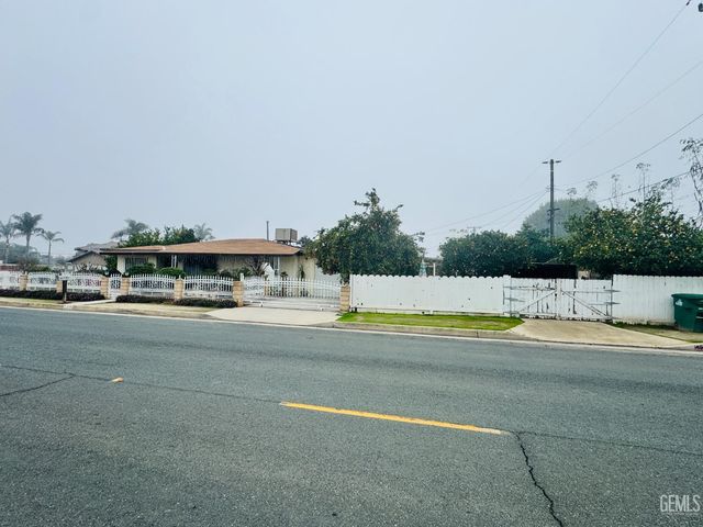 216 20th Avenue, Delano, CA 93215