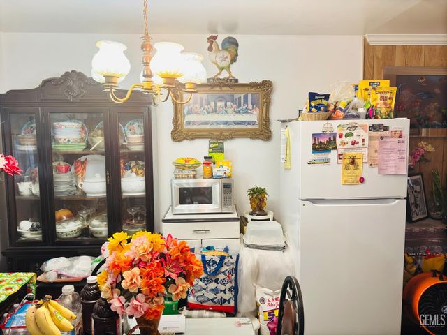 216 20th Avenue, Delano, CA 93215