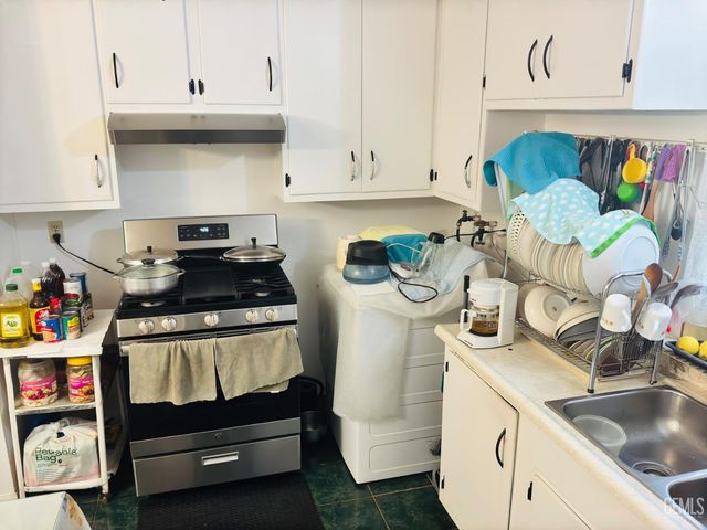 216 20th Avenue, Delano, CA 93215