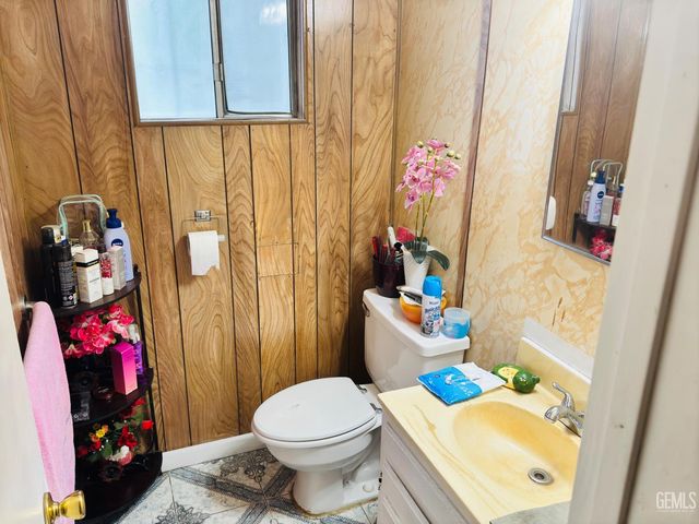 216 20th Avenue, Delano, CA 93215