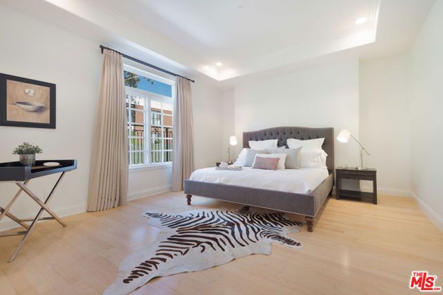 202 N CRESCENT Drive 1, Beverly Hills, CA 90210