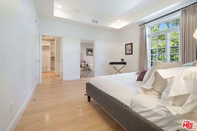 202 N CRESCENT Drive 1, Beverly Hills, CA 90210