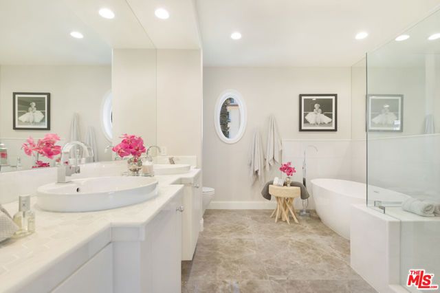 202 N CRESCENT Drive 1, Beverly Hills, CA 90210