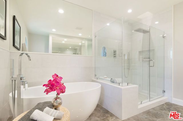 202 N CRESCENT Drive 1, Beverly Hills, CA 90210