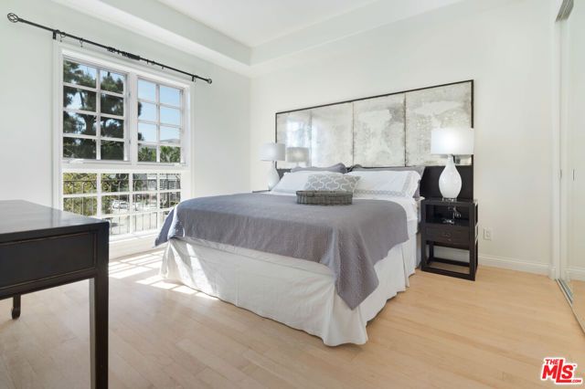 202 N CRESCENT Drive 1, Beverly Hills, CA 90210