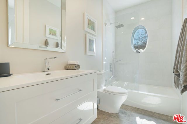 202 N CRESCENT Drive 1, Beverly Hills, CA 90210