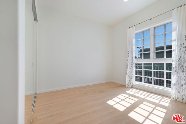 202 N CRESCENT Drive 1, Beverly Hills, CA 90210