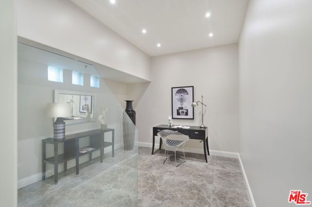 202 N CRESCENT Drive 1, Beverly Hills, CA 90210