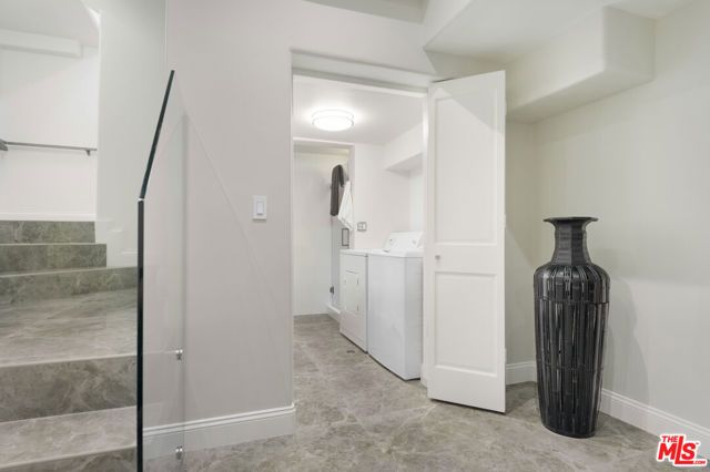 202 N CRESCENT Drive 1, Beverly Hills, CA 90210