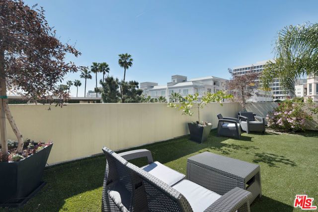 202 N CRESCENT Drive 1, Beverly Hills, CA 90210