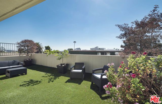 202 N CRESCENT Drive 1, Beverly Hills, CA 90210