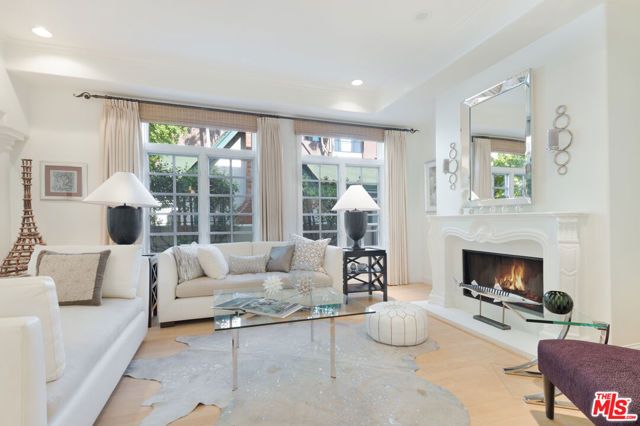 202 N CRESCENT Drive 1, Beverly Hills, CA 90210