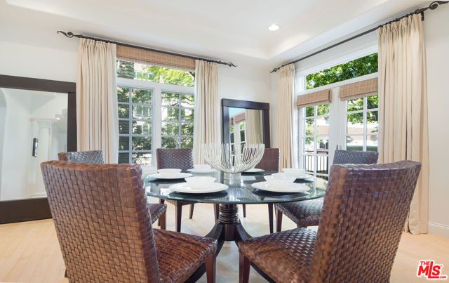 202 N CRESCENT Drive 1, Beverly Hills, CA 90210