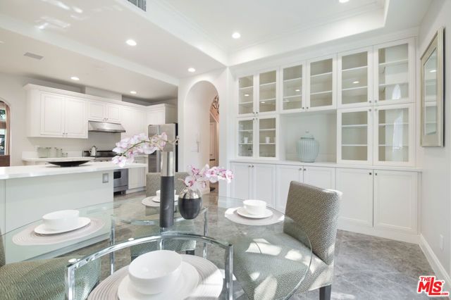 202 N CRESCENT Drive 1, Beverly Hills, CA 90210