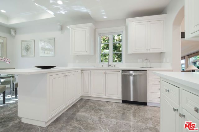 202 N CRESCENT Drive 1, Beverly Hills, CA 90210